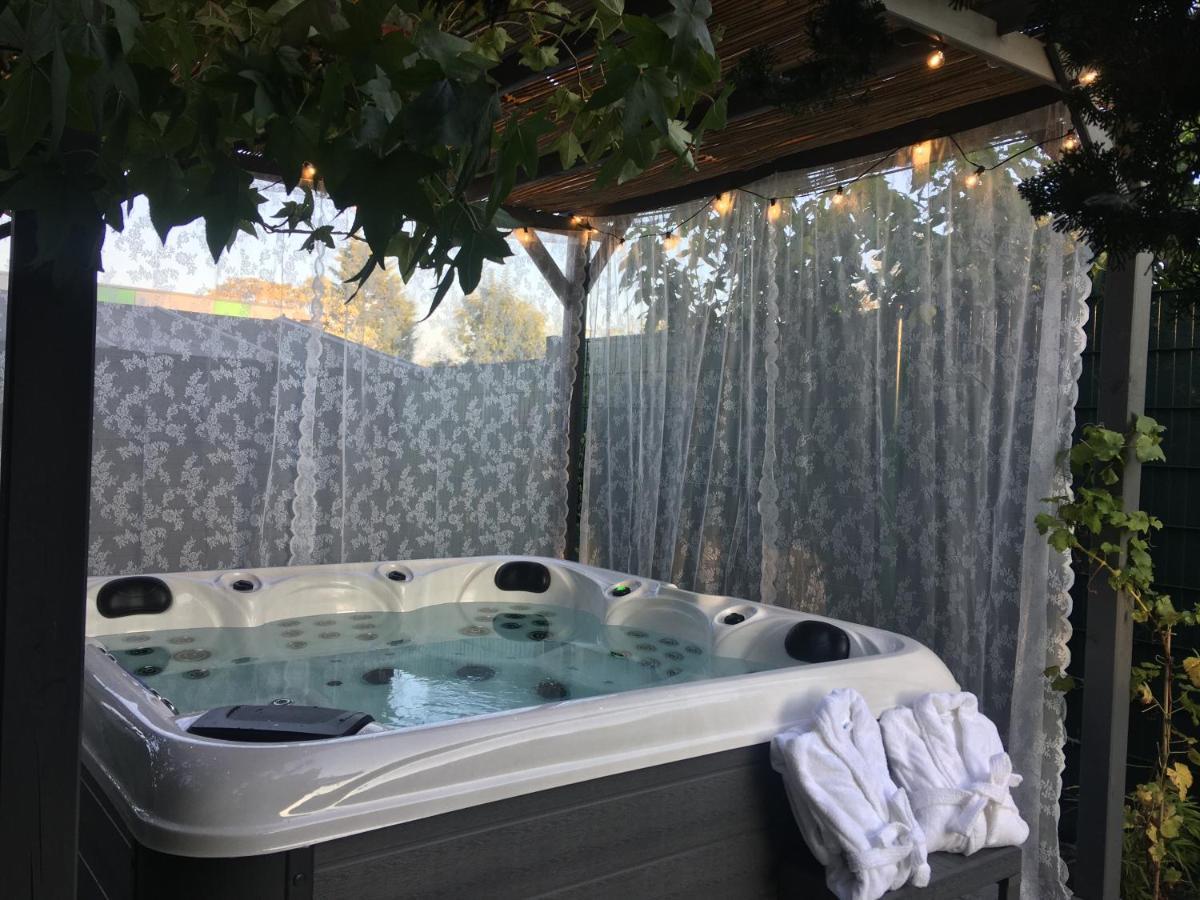 La Villa Des Roses - Suite & Spa Lys-lez-Lannoy Εξωτερικό φωτογραφία